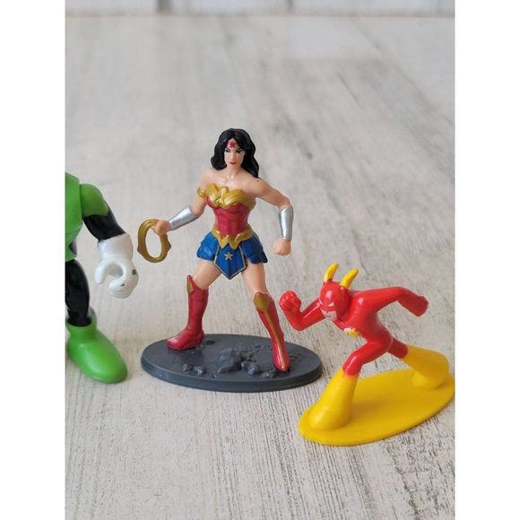 DC Comics Wonder Woman flash Green Lantern Superman Hawkman toy figure playset - Picture 5 of 13